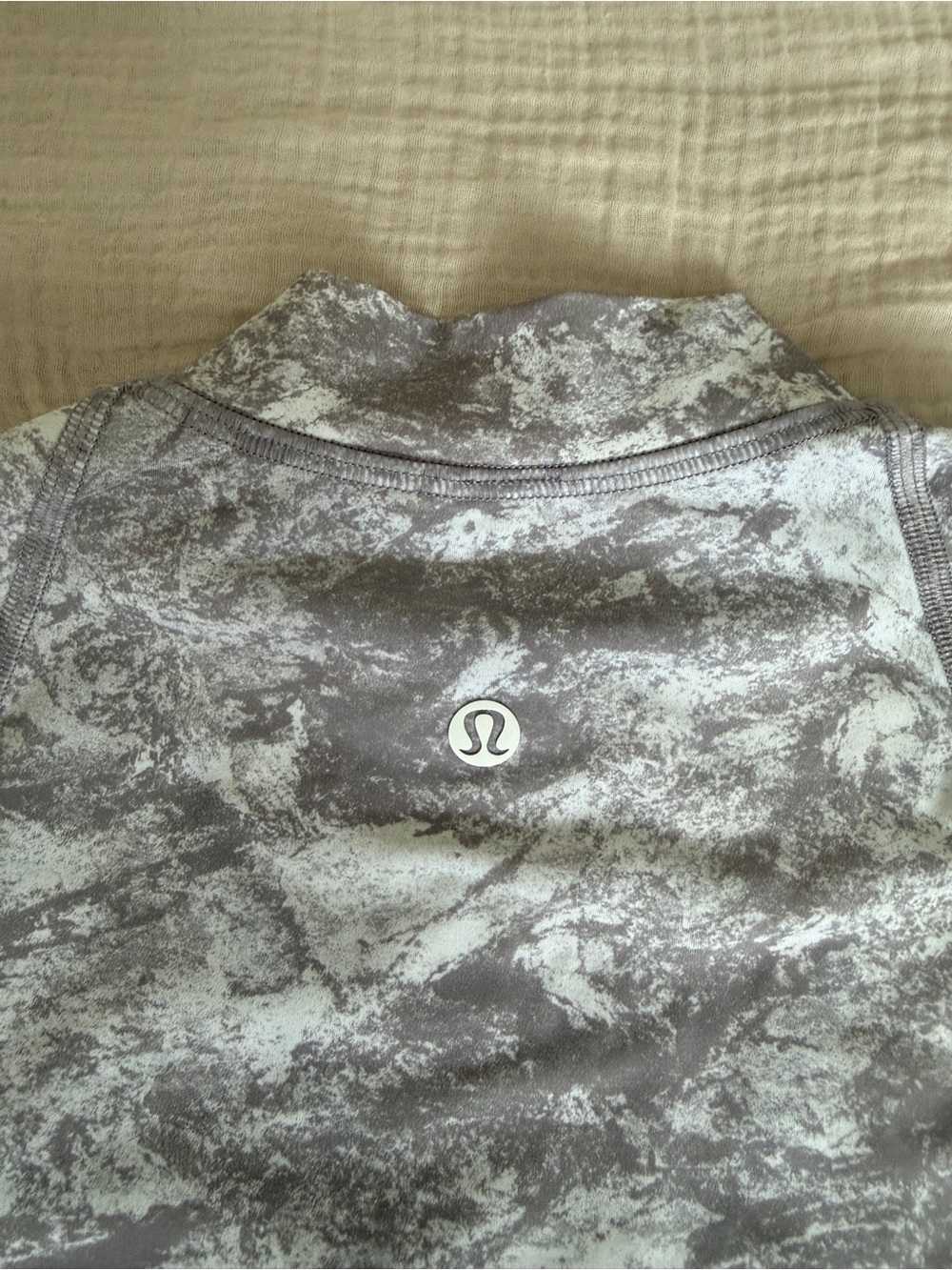 Lululemon Beach Break Rashguard Size 2 - Picture 5 of 7